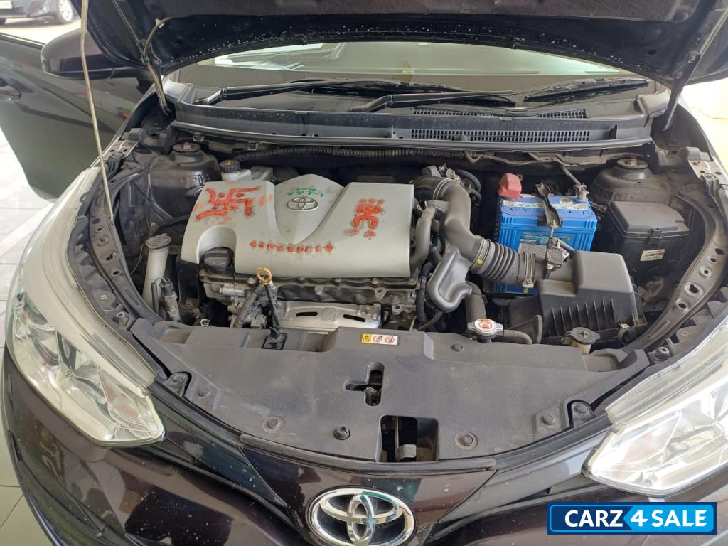 Phantom Brown Toyota Yaris 1.5 J