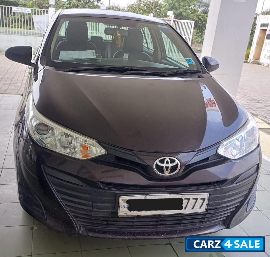 Phantom Brown Toyota Yaris 1.5 J