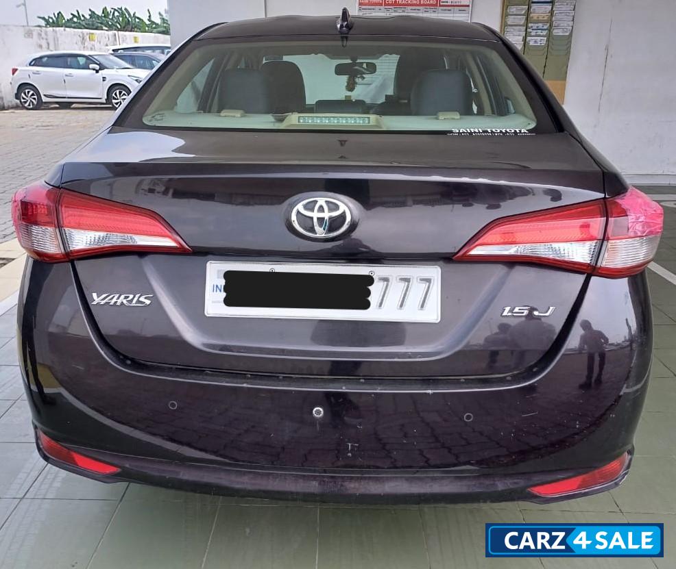 Phantom Brown Toyota Yaris 1.5 J