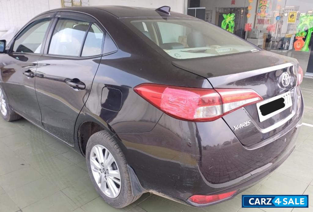 Phantom Brown Toyota Yaris 1.5 J