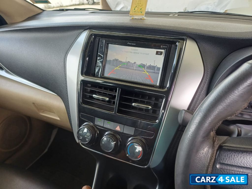 Phantom Brown Toyota Yaris 1.5 J