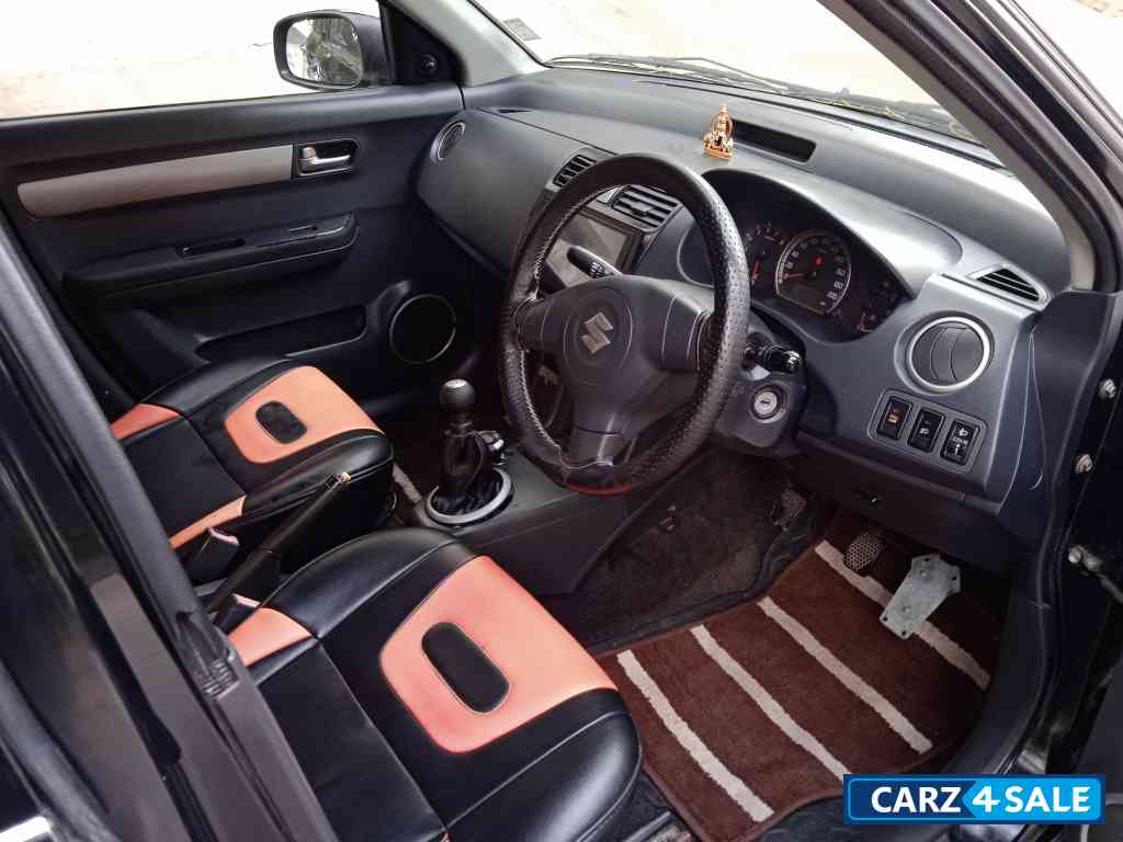 Back Maruti Suzuki Swift LXI