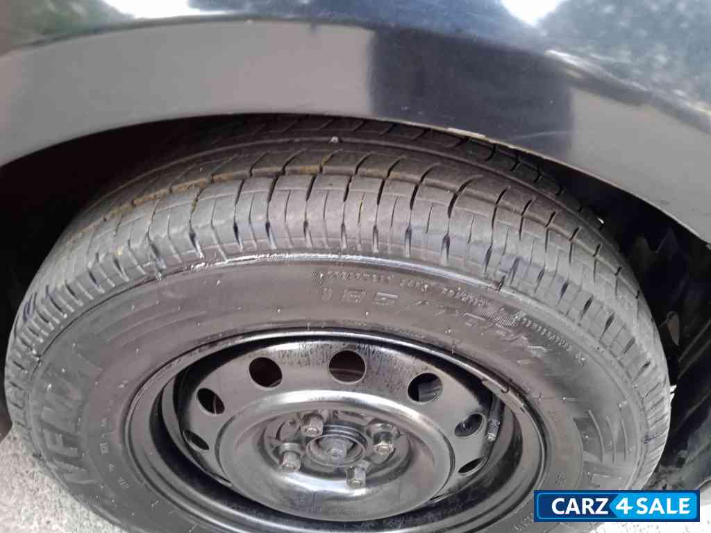 Back Maruti Suzuki Swift LXI