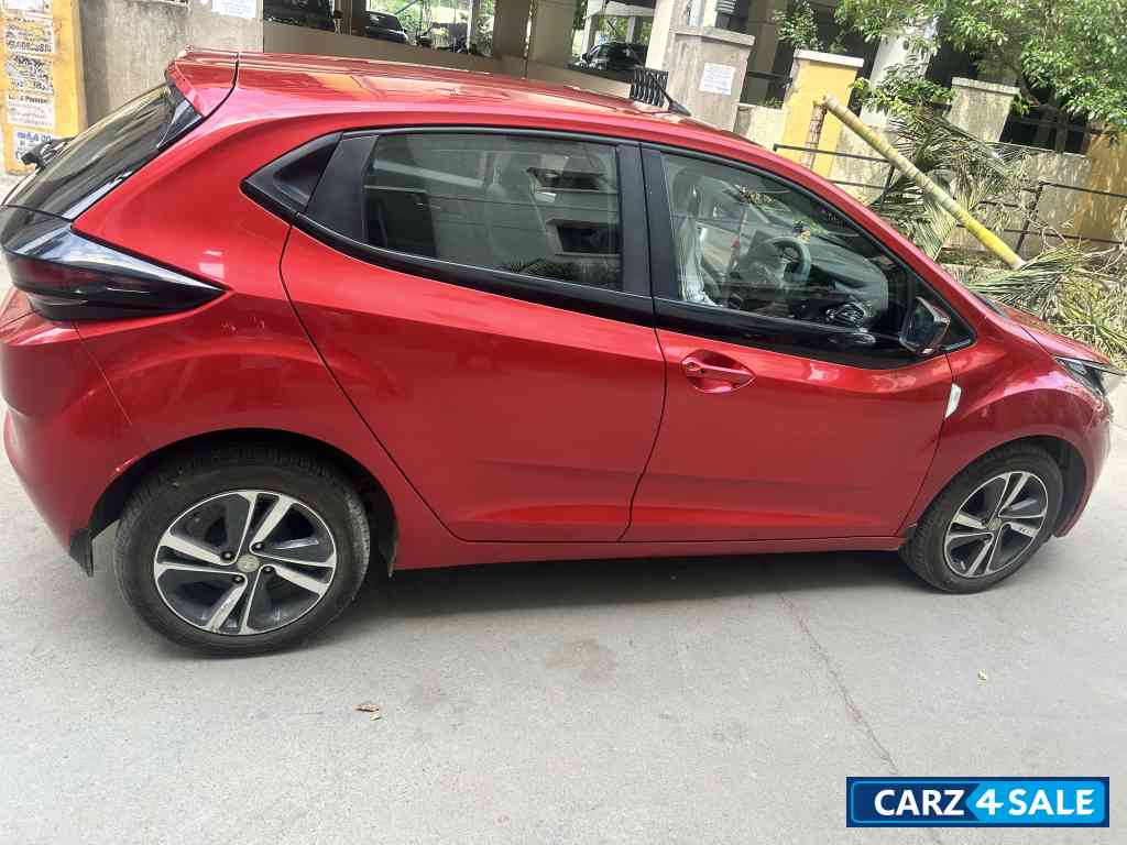 Red Tata Altroz XZ