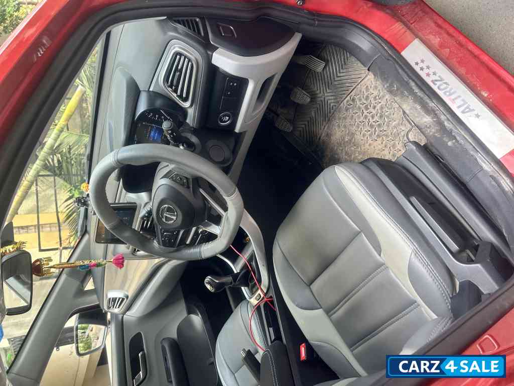 Red Tata Altroz XZ