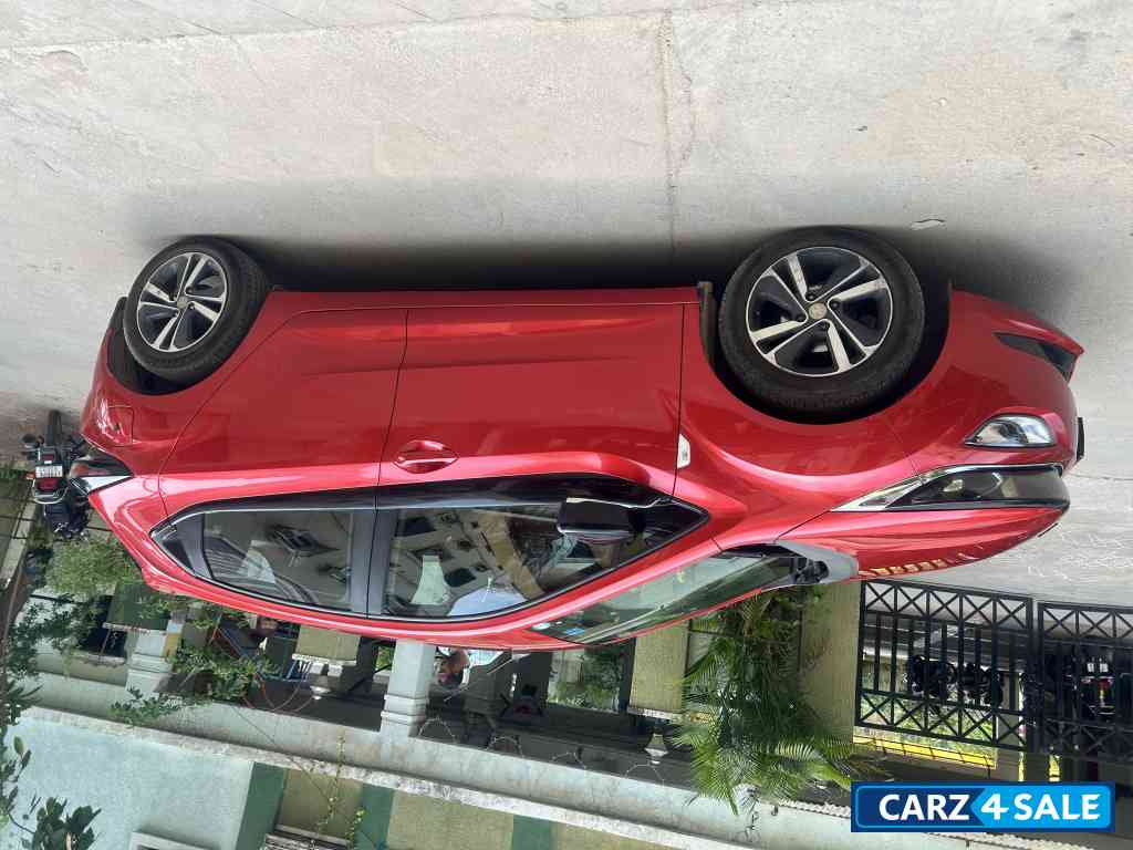 Red Tata Altroz XZ