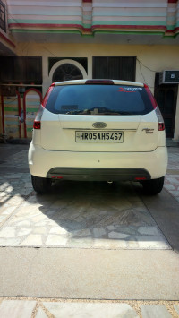 White Ford Figo Zxi