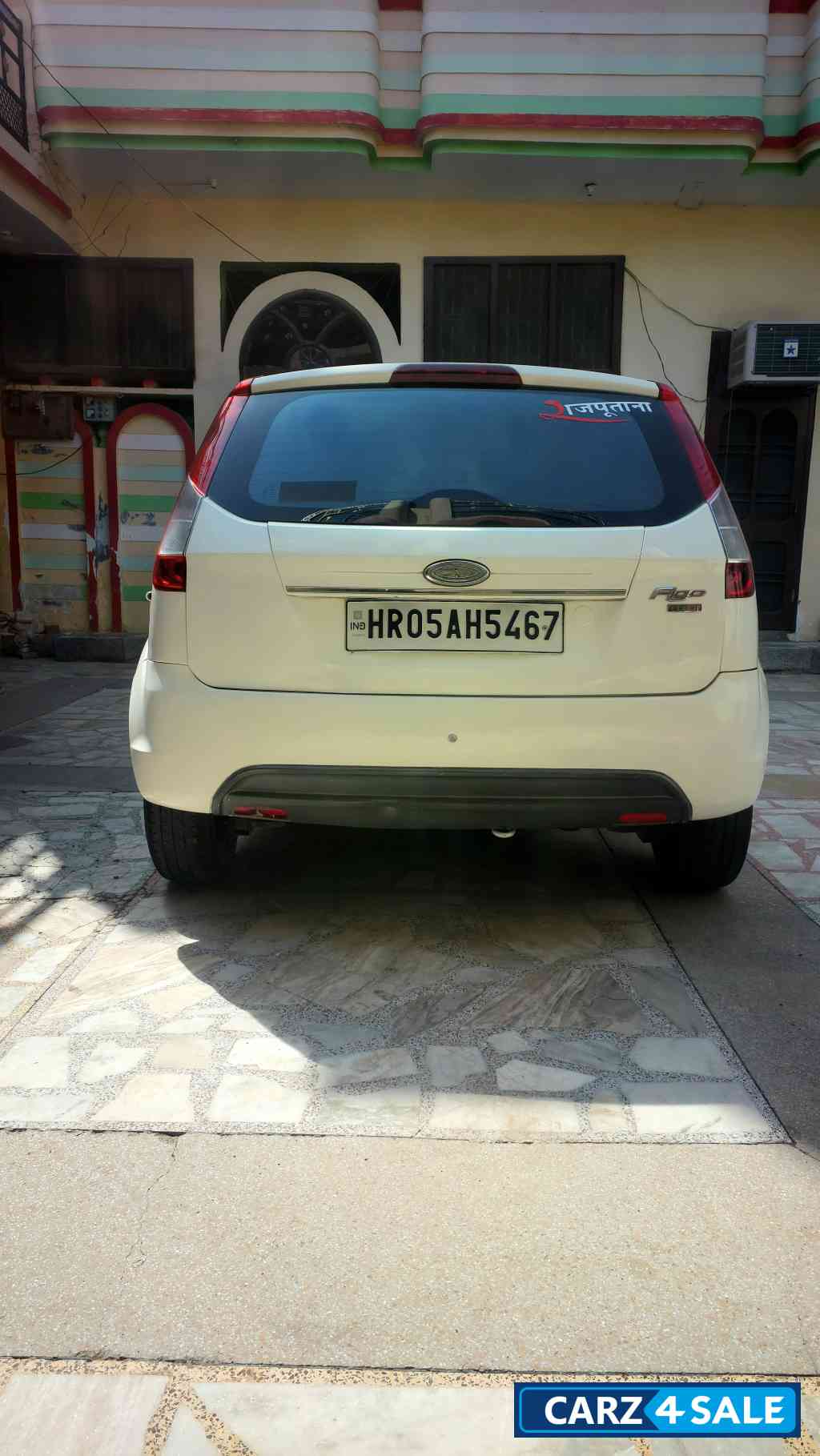White Ford Figo Zxi