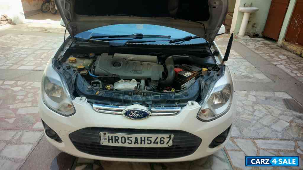 White Ford Figo Zxi