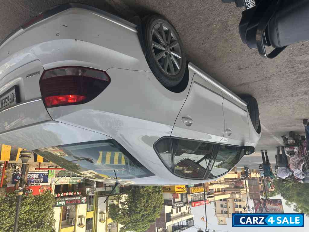 White Volkswagen Vento Highline plus Automatic
