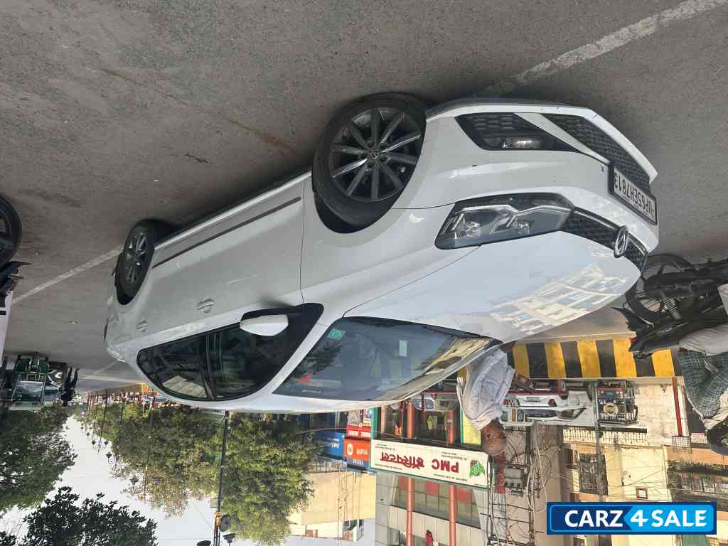 White Volkswagen Vento Highline plus Automatic
