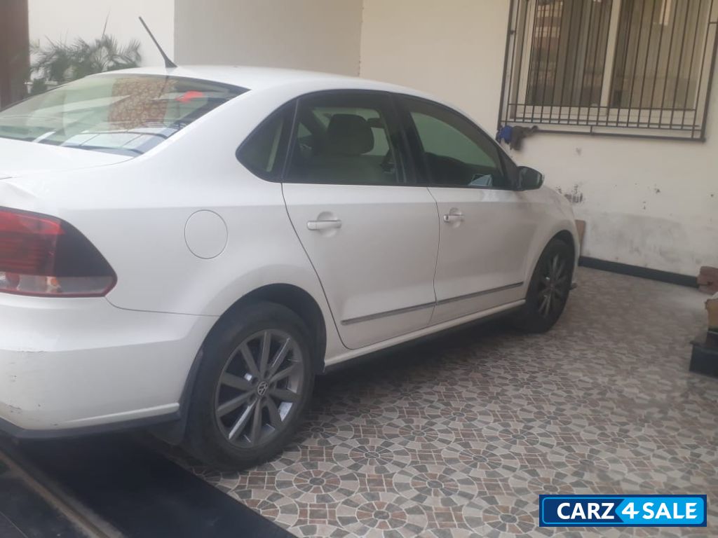 White Volkswagen Vento Highline plus Automatic