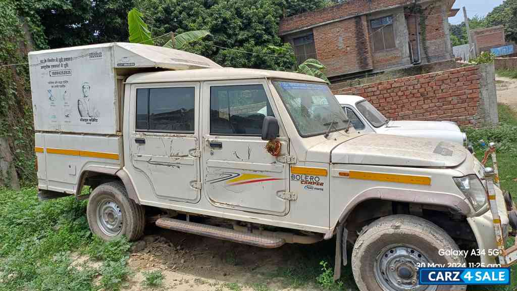 White Mahindra Bolero Camper power stering White Mahindra Bolero Camper power stering