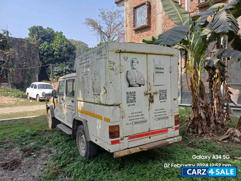 White Mahindra Bolero Camper power stering White Mahindra Bolero Camper power stering