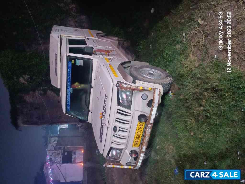 White Mahindra Bolero Camper power stering White Mahindra Bolero Camper power stering