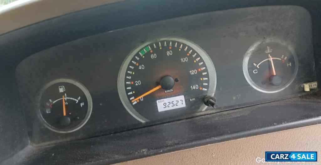 White Mahindra Bolero Camper power stering White Mahindra Bolero Camper power stering