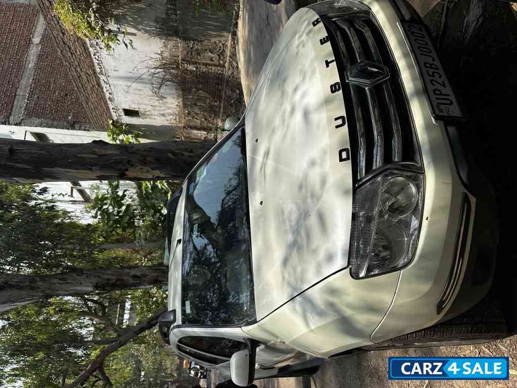 White Renault Duster rxe petrol