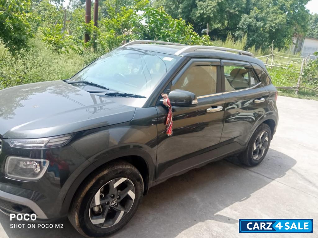 Forest Green Hyundai Venue Sx turbo