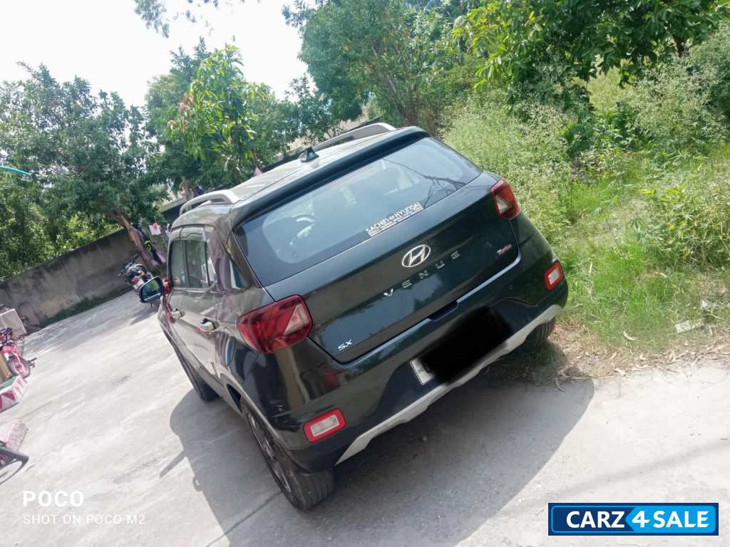 Forest Green Hyundai Venue Sx turbo