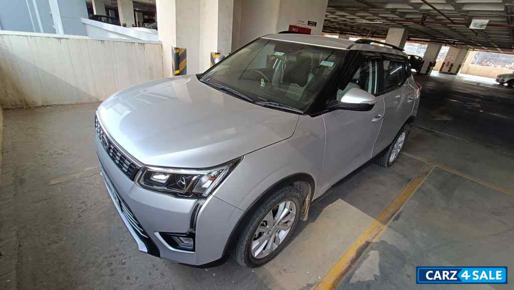 Dsat Silver Mahindra XUV300 W8  diesel
