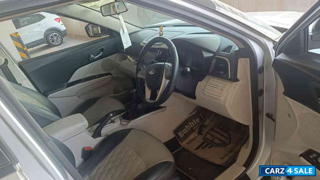 Dsat Silver Mahindra XUV300 W8  diesel