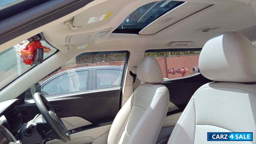 Aquamarine Mahindra XUV300 w6