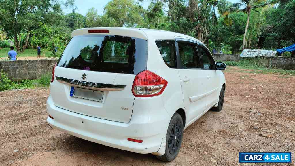 White Maruti Suzuki Ertiga VXI CNG 2016