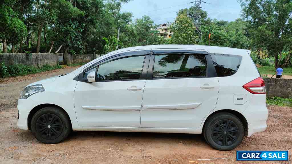 White Maruti Suzuki Ertiga VXI CNG 2016