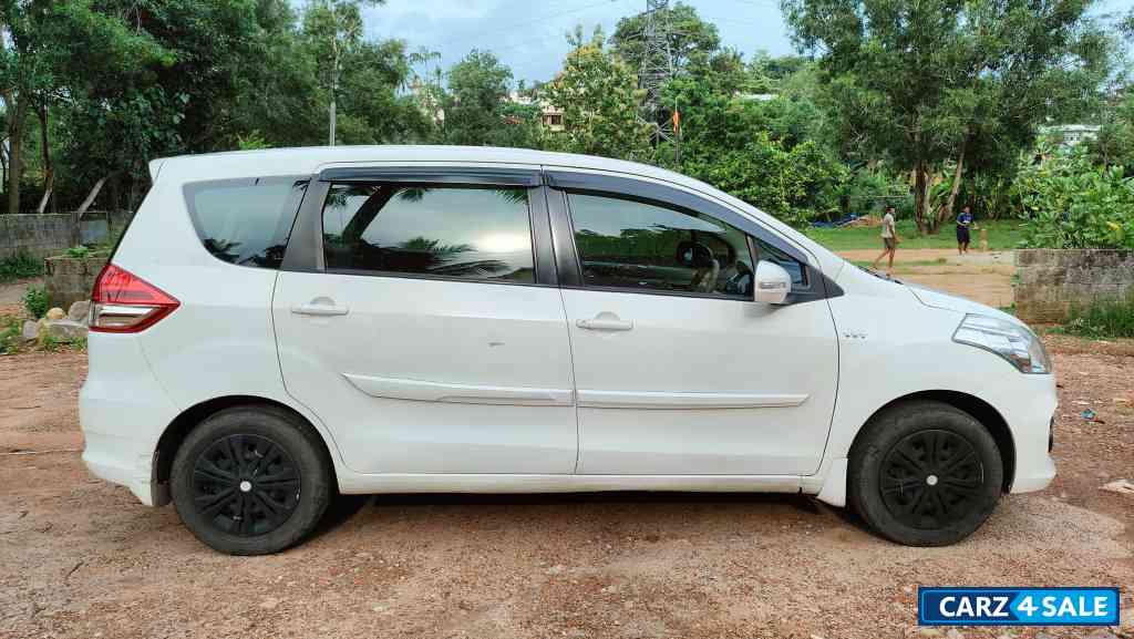 White Maruti Suzuki Ertiga VXI CNG 2016