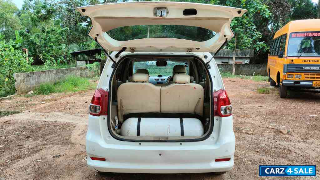 White Maruti Suzuki Ertiga VXI CNG 2016
