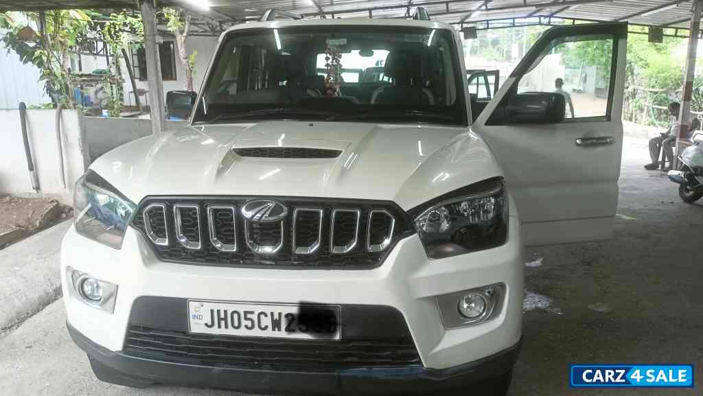 White Mahindra Scorpio S5