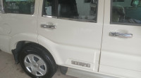 White Mahindra Scorpio S5