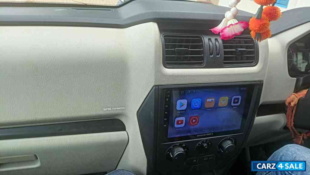 White Mahindra Scorpio S5