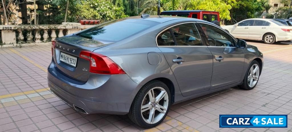 Silver Volvo S60 D4 MOMENTUM