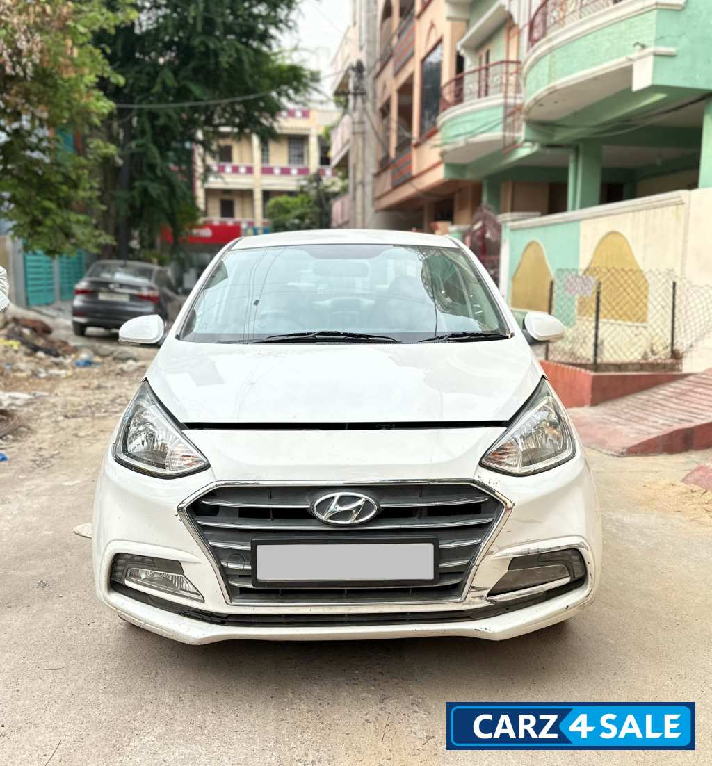 White Hyundai Xcent SX