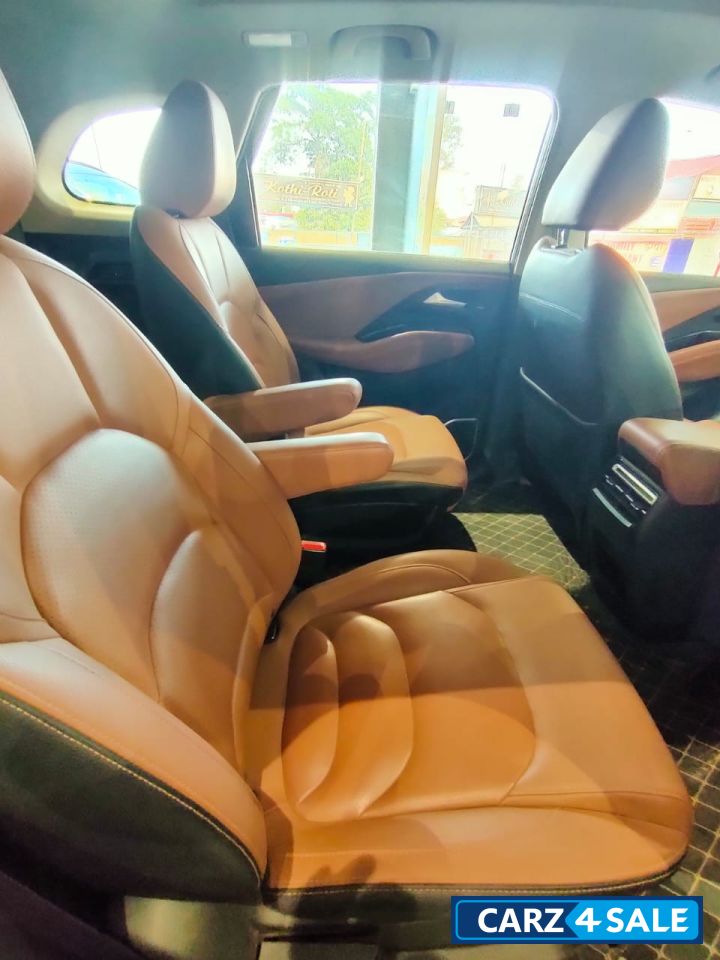 MG Hector Plus 1.5 Turbo MT 6 Seater