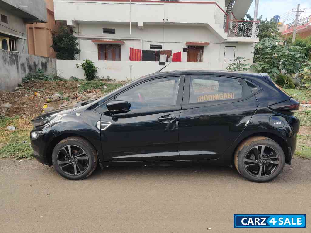 Cosmo Dark Tata Altroz XZ+ dark edition