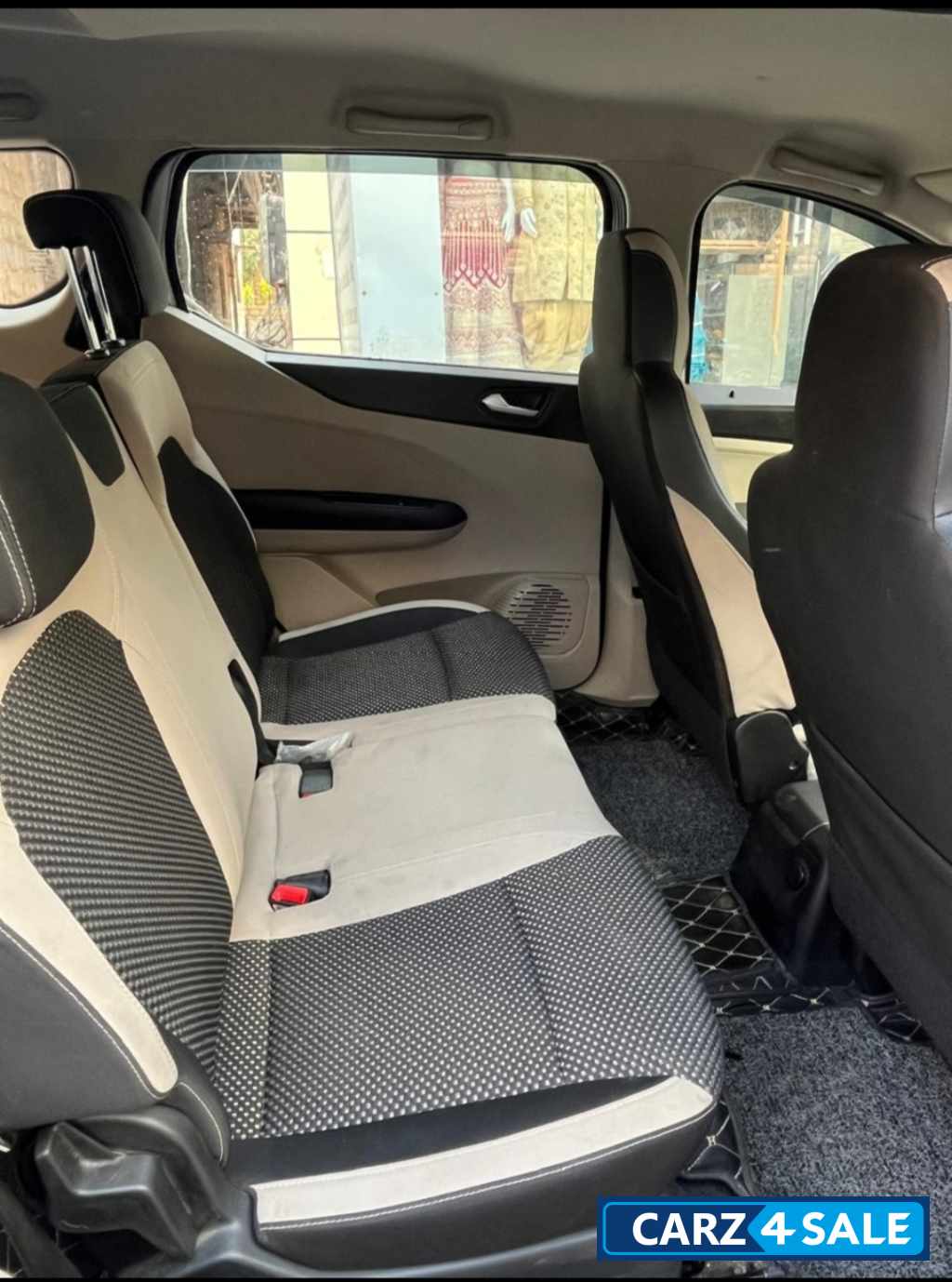 Renault Triber RXZ - AMT