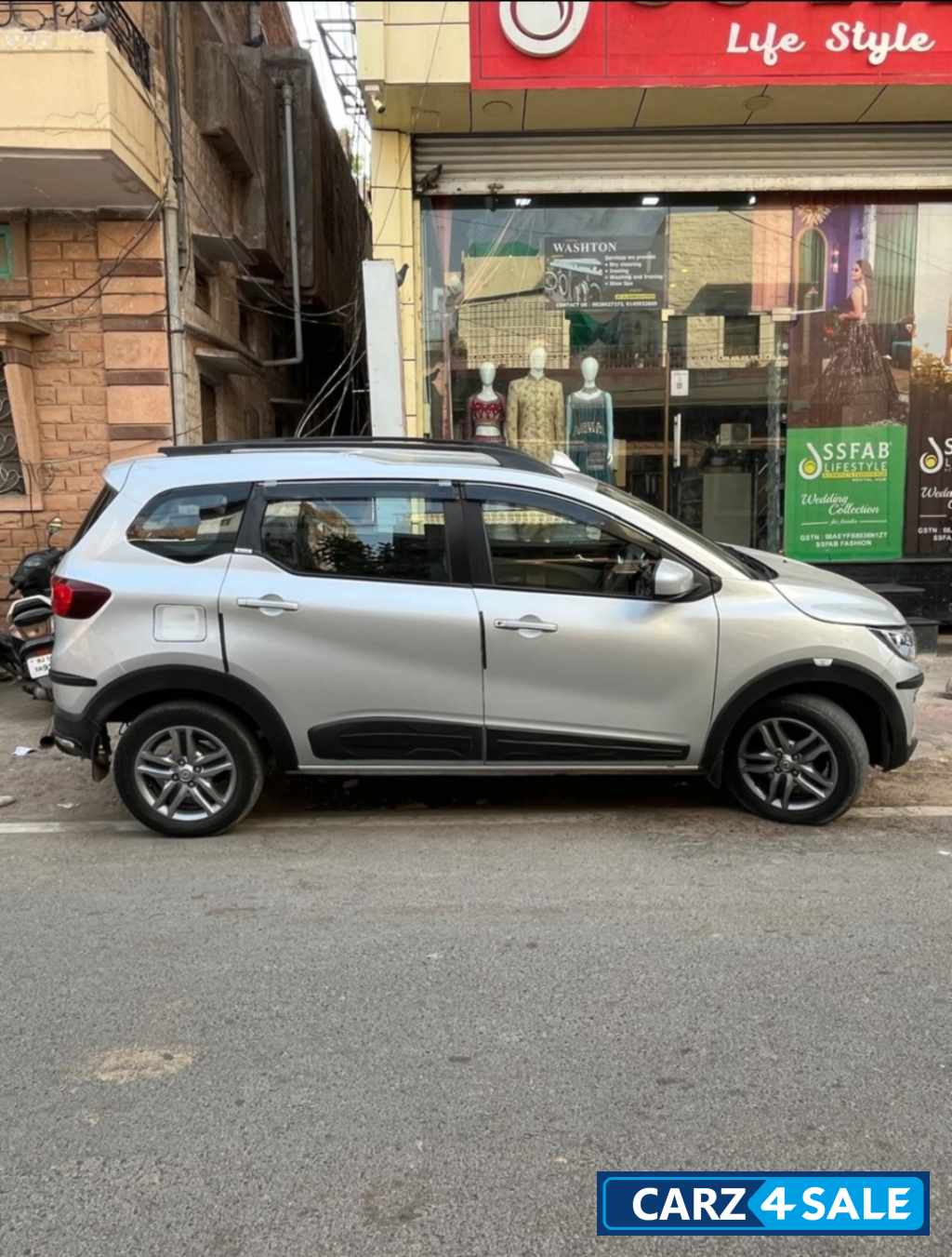 Renault Triber RXZ - AMT