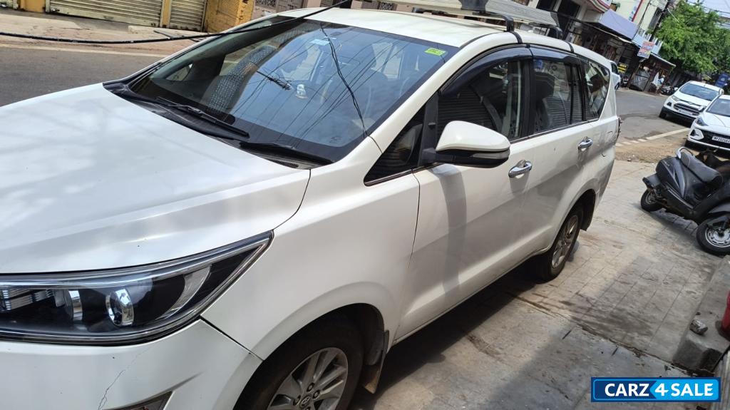 Toyota Innova 2.4vx 8str