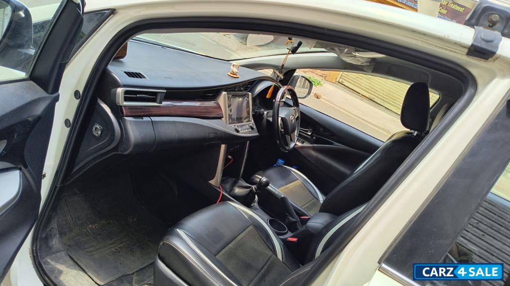 Toyota Innova 2.4vx 8str