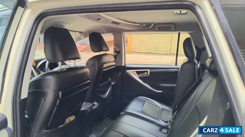 Toyota Innova 2.4vx 8str