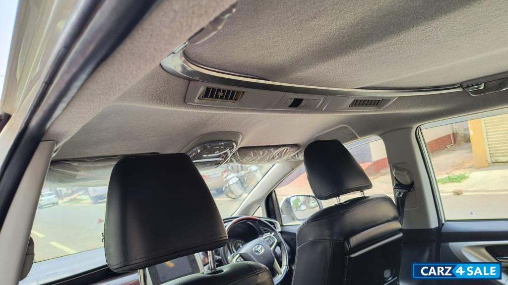 Toyota Innova 2.4vx 8str