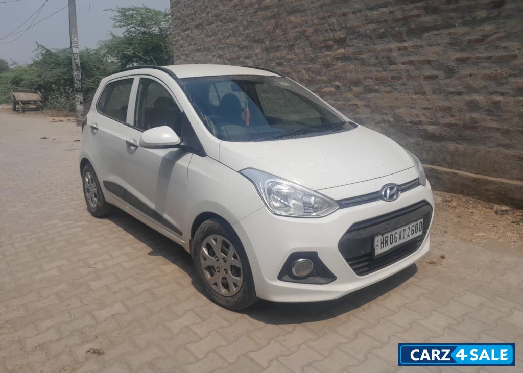 White Hyundai i10 Grand