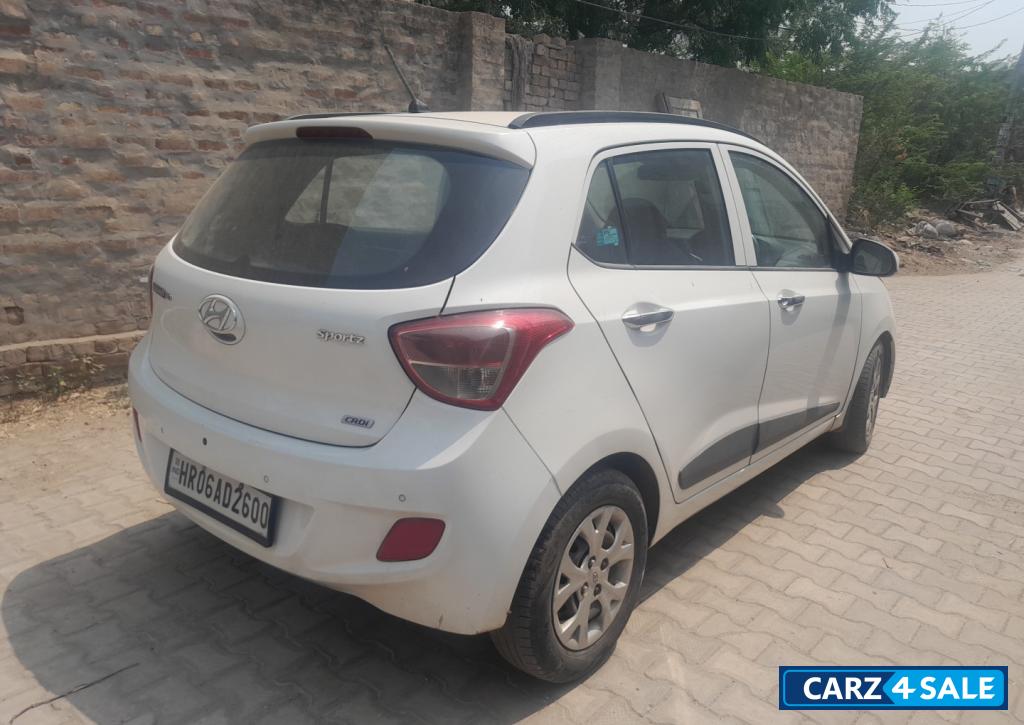 White Hyundai i10 Grand