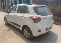 White Hyundai i10 Grand