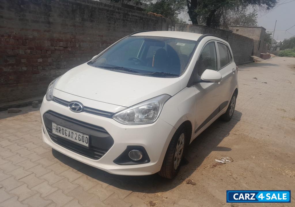 White Hyundai i10 Grand