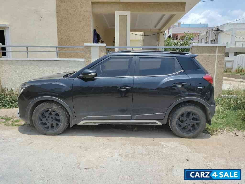 Napoli Black Mahindra XUV300 W8 (O) Petrol