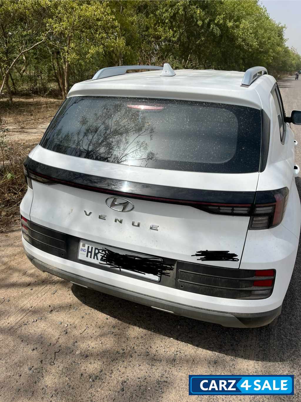 White Hyundai Venue S(0) 1.2 petrol