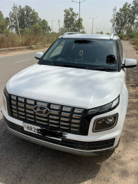 White Hyundai Venue S(0) 1.2 petrol